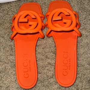 ORANGE INTERLOCKING SLIDE SANDAL Size 9